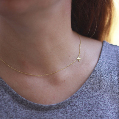 14k Massiv GoldTINY Initial seitlich Halskette - Gold Anfangshalskette - Seitenbrief Halskette - Brief Halskette - Gestaltete Halskette