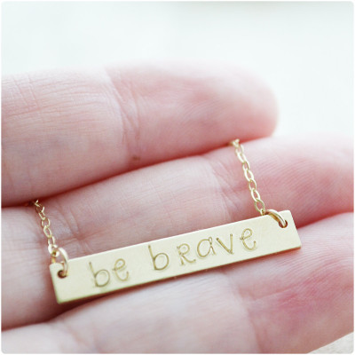Be Brave Halskette Gold füllte Bar Halskette Hand Stamped Bar Schmuck Be Brave Motivation Schmuck Bravery Täglicher Anzeigen 