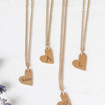 Individuelle Gravur Herz Halskette - Personalisierte Gravur Herz Halskette - Namenskette - Anfängliche Halskette - Gold Herz Charm