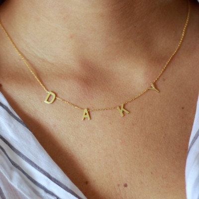 Vier Tiny Anfangshalskette - Gold Initial Halskette - MULTI Brief Halskette - silberne Halskette Familie - Großmutter Halskette - Schwestern Schmuck - Mom Halskette