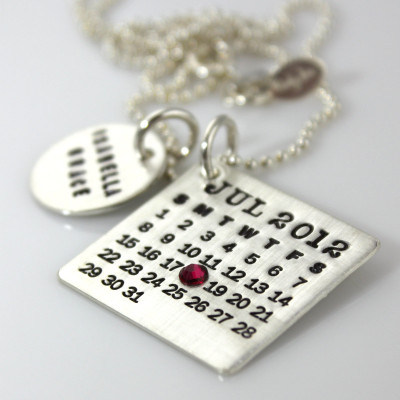 Hand Stamped Mark Ihre Kalender Halskette für Datum Sterling Silber Collier mit großen Namen Charme und Kristall personifizierte