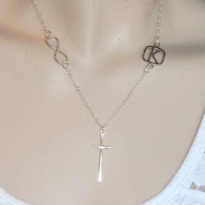 Erste Halskette seitlich - Kreuz Halskette - Unendlichkeit Kreuz Halskette aus Sterling Silber - Kreuz Anhänger Frauen Initial K - Amuletten für Frauen