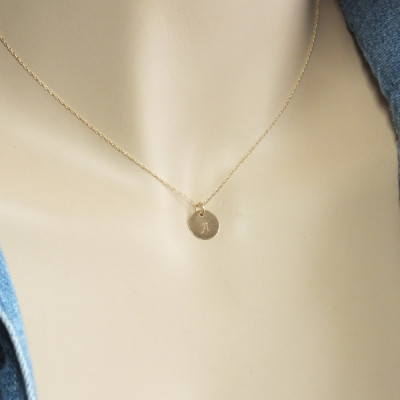 Anfängliche Halskette - Tiny Gold Initial Halskette - 14k Solid Gold Initial - Tiny Gold Initial Disc Halskette - Anfangshalskette - vollkommenes Geschenk