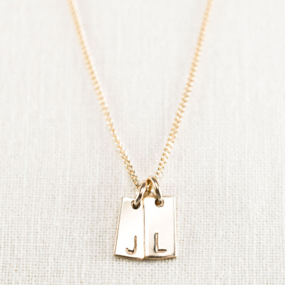 Kanae Halskette ZWEI Charme Gold Anfangs Halskette - kundenspezifische Goldhalskette - Goldbarren Halskette - Hawaii Schmuck - muttertag - Geschenk für neue Mutter