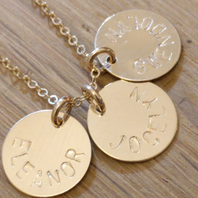 Kinder Namen Halskette Gold Mom Halskette mit Kindernamen Gold gravierte Halskette 3 Charme Personalisierte Mom Schmuck Gold Disc Halskette Einfache