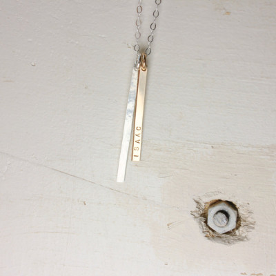 Lang Vertikale Zwei Bar Halskette mit Namen - personalisiertes Geschenk für Mama - Silber und Gold gefüllt - dünne lange Bar Halskette - zwei Kinder Halskette