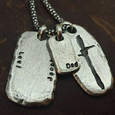 Mens Personalisierte Halskette Silber Bar Hand Stamped Name Datum Amuletten Weihnachtsgeschenk für Dad ihm römische Ziffer Man Freund Sohn