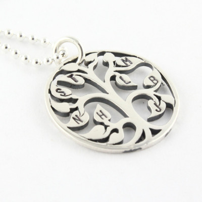 Geschenk der Mutter Tages für Mamma Gewohnheit personifizierte Baum des Lebens Halskette Initialen auf Blättern handgestempelt Sterling Silber Geschenk für Mütter