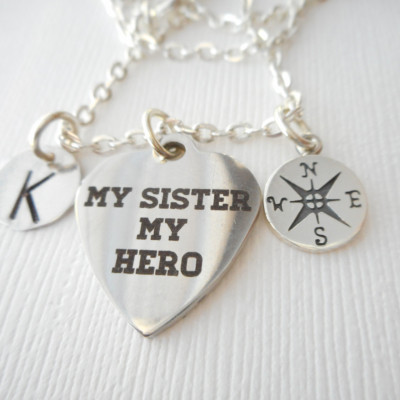 My Sister My Hero - Kompass Initial Halskette große Schwester kleine Schwester - Schwestern Schmuck und Geschenke - Halskette für Schwestern - besondere Schwester