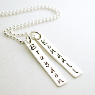 Personalisierte Sterling Silber Zwei Name Halskette Hand Stamped Amuletten mit zwei Namen Geschenke für Frauen Halskette für Mamma