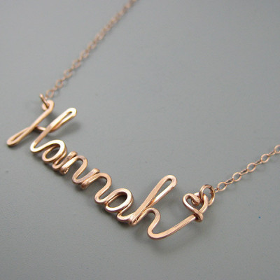 Rose Gold Namenskette mit einem kleinen Herzen personalisierte kursives Wort - Kinder Namenskette für Mama