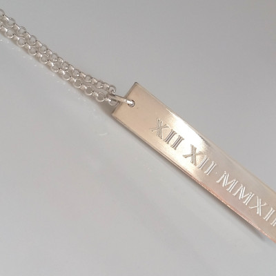 Silver römische Ziffer Halskette kundenspezifische Datum Bar Individuelle Gravur retten Sie das Datum Halskette römische Ziffer Anhänger VerticalDate Anhänger