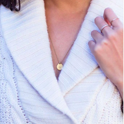 Simple „I“ Initial Minimal Goldhalskette Dainty Mattgold gehämmert Disc Empfindliche Handgemachter Schmuck Tiny Minimal Halskette