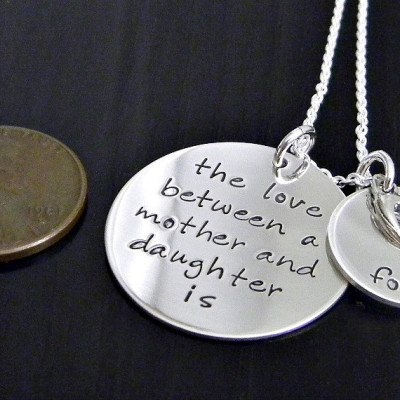 Die Liebe zwischen einer Mutter und Tochter für immer Personalisierte Hand Stamped Halskette 167732056