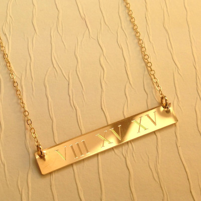 WEDDING DATE - Goldbarren Halskette - römische Ziffer Personalisierte Halskette - Namensschild - gravierte Horizontal Gold Bar - Monogramm Namenskette