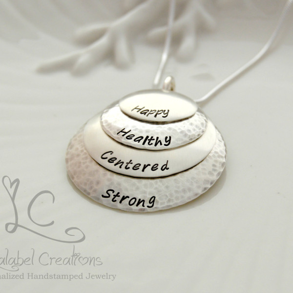 Vier Schichten Disc Halskette - Mommy Halskette - kundenspezifische Stamped Namenskette - Mothers Day Halskette - personifizierte Metall Stamped Halskette mit Namen