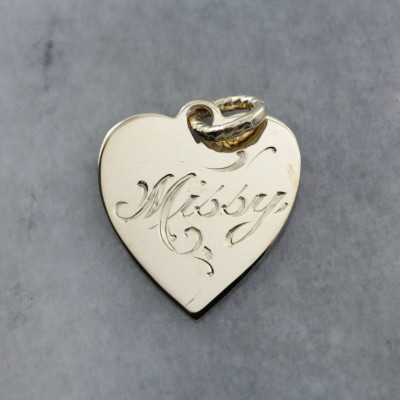 Kleine Missy gravierte Gold Herz Anhänger - Melissa personifizierte Anhänger - Gold Herz Anhänger XU3EYK P