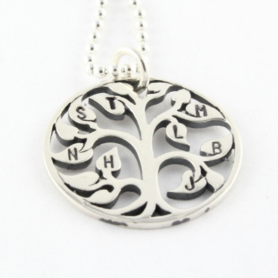 Geschenk der Mutter Tages für Mamma Gewohnheit personifizierte Baum des Lebens Halskette Initialen auf Blättern handgestempelt Sterling Silber Geschenk für Mütter