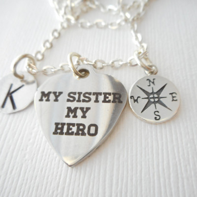 My Sister My Hero - Kompass Initial Halskette große Schwester kleine Schwester - Schwestern Schmuck und Geschenke - Halskette für Schwestern - besondere Schwester