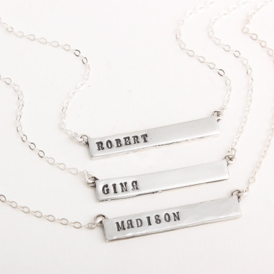Personalisierte Bar Halskette - Handmade in Sterling Silber - gestempelt Silberbarren Halskette mit Nummernschild. Stamped Namenskette in Silber.