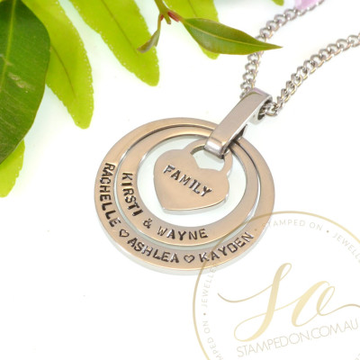 Umgeben durch Liebe Personalisierte Hand Stamped Pendant & Chain Edelstahl Silber