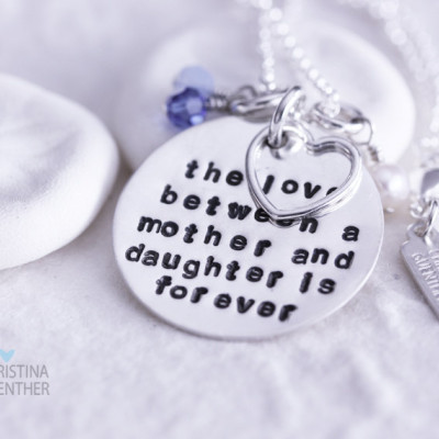 Die Liebe zwischen Mutter und Tochter ist für immer Sterling Silber Hand Stamped Halskette mit Birthstone Crystals Christina Guenther