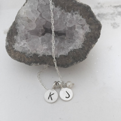 XO Zwei Tiny Scheiben Sterling Silber Stamped mit Ihrer Initiale oder Ihren Namen auf Hebräisch oder Englisch SIMAG