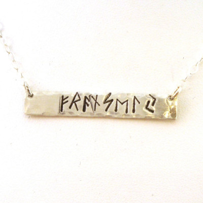 Ihr Name in Runes Halskette in Sterling Silber Viking Namenskette