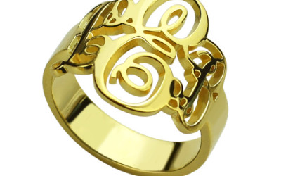 Dein Monogramm-Ring: Handwerkskunst in 18K Gold für deine Geschichte
