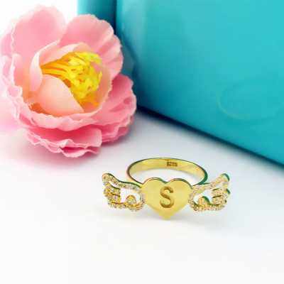 Angel Wings Herz Ring mit BirthstoneInitial 18 karätigem Gold überzogen