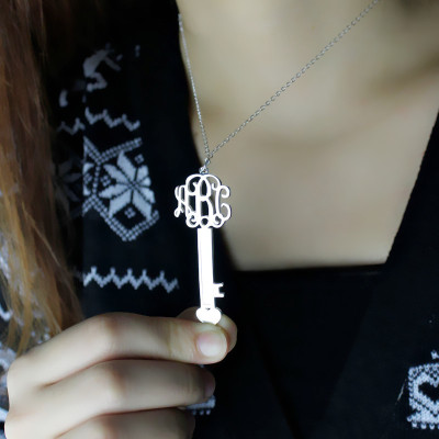 personalisierte Schlüssel Halskette aus Sterling Silber mit Monogramm