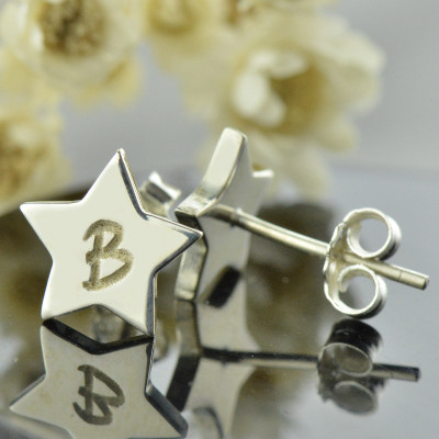 personalisierte Stern Bolzen Ohrringe mit dem Buchstaben in Silber