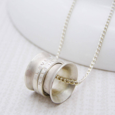 Personalisierte Silber Spinner Anhänger - Individuelle Gravur - Handgefertigt - Hochwertiges Geschenk