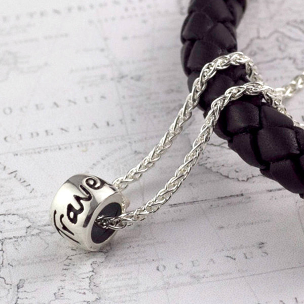 ‚Travel Safe‘ Silber Mojo Charm Halskette - Sicher reisen mit Stil