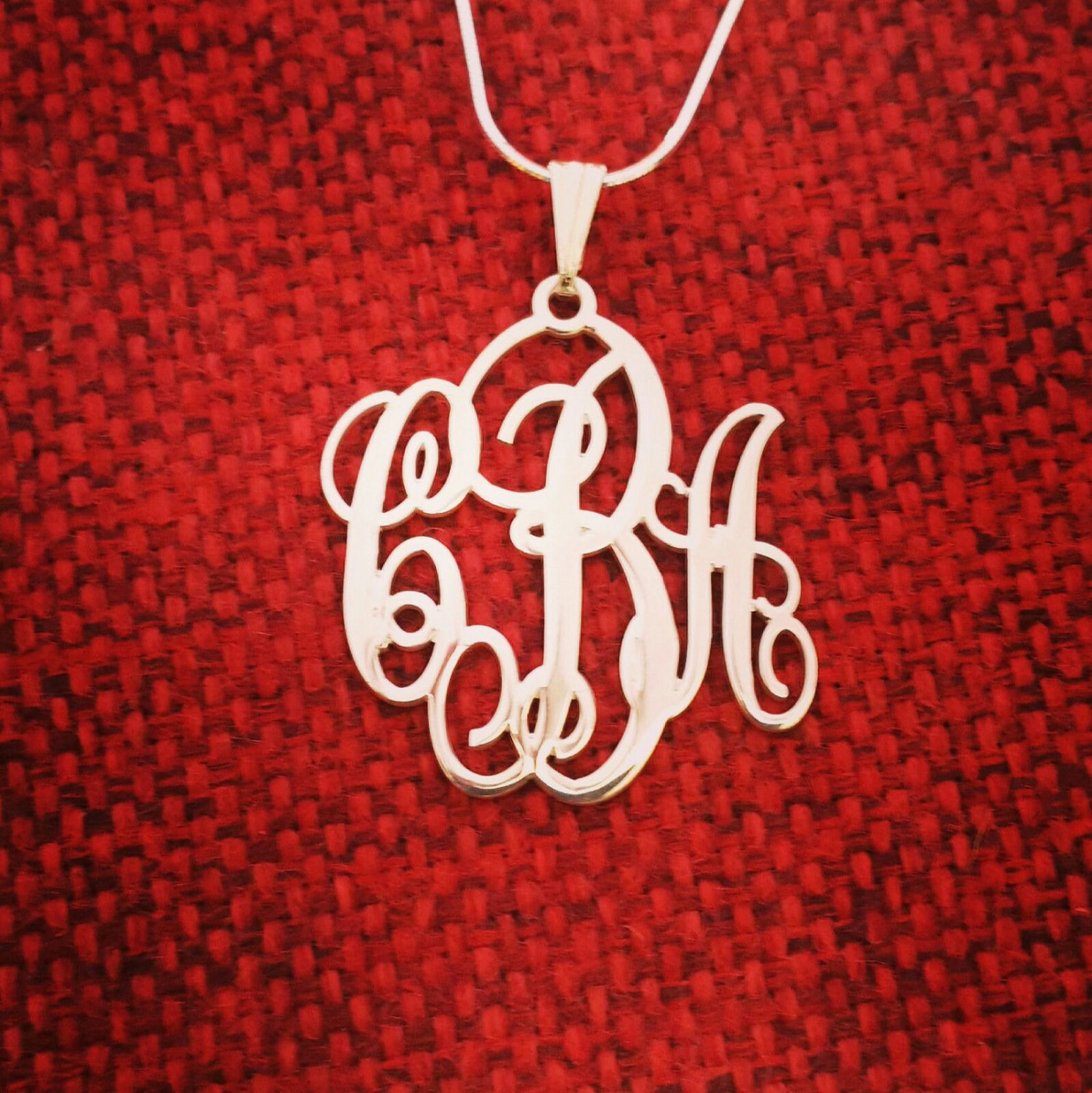 Personalisierte Monogramm Halskette aus Silber - Geschenk f&uuml;r Frauen - Erste 3 Initialen - Monogramm Anh&auml;nger - Individuelle Mongramm Kette