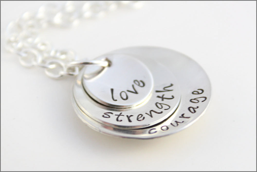 Personalisierte Sterling Silber Stapel Halskette | Liebe St&auml;rke &amp; Mut - Inspirierender Schmuck f&uuml;r Frauen - Besondere Geschenke f&uuml;r Freundin mit Krebs