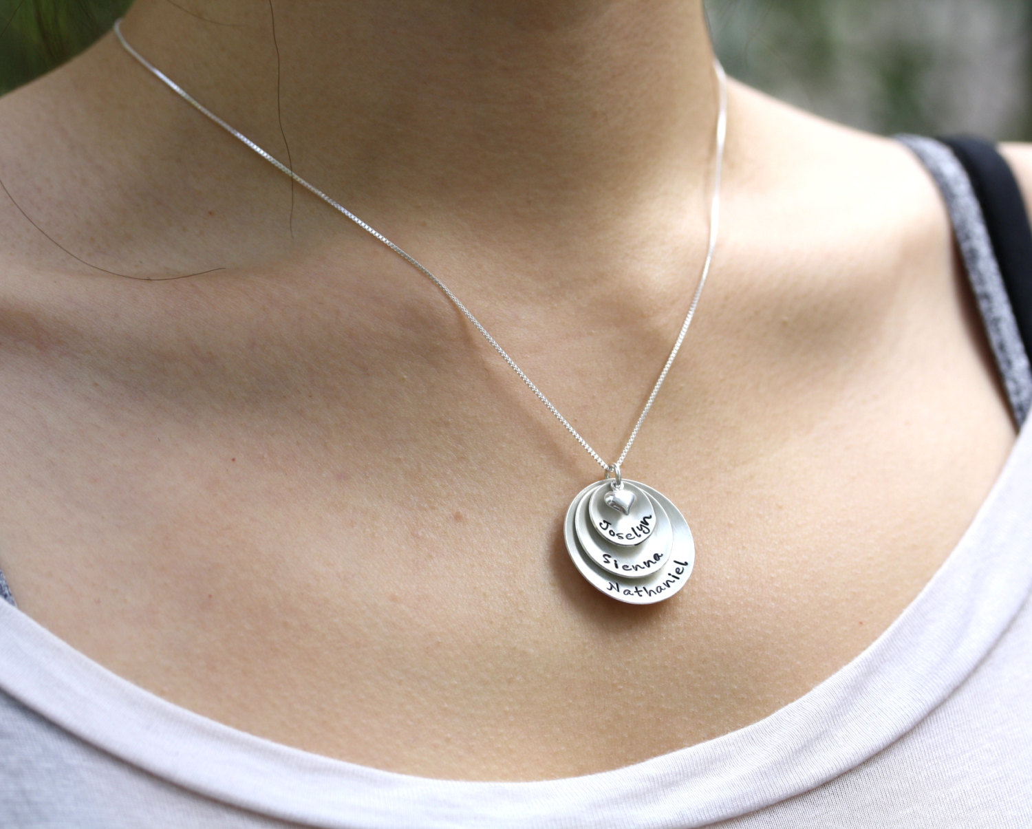 Handgestempelte Personalisierte Halskette f&uuml;r Mama - 925 Sterlingsilber mit 3 Anh&auml;ngern