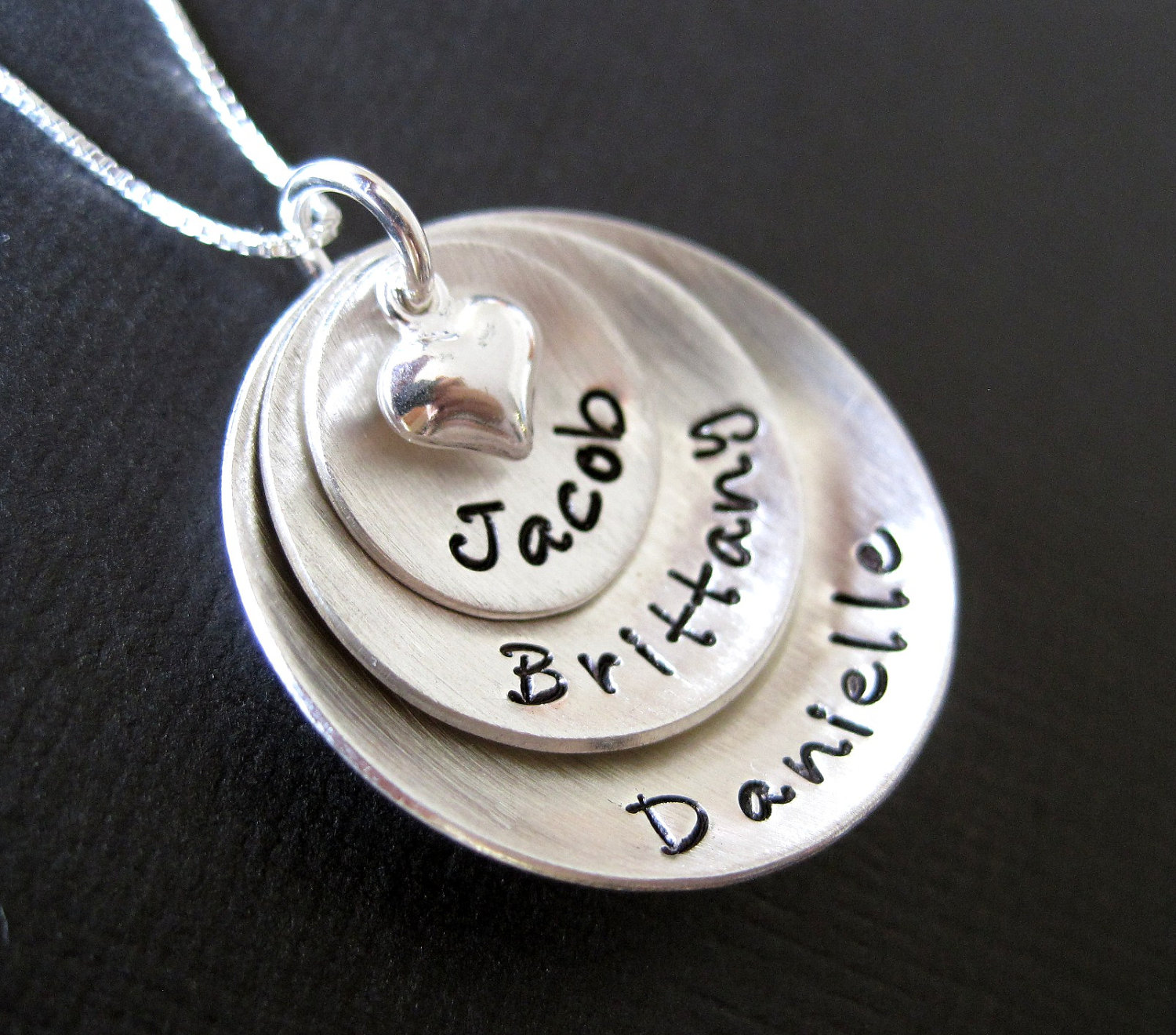 Handgestempelte Personalisierte Halskette f&uuml;r Mama - 925 Sterlingsilber mit 3 Anh&auml;ngern