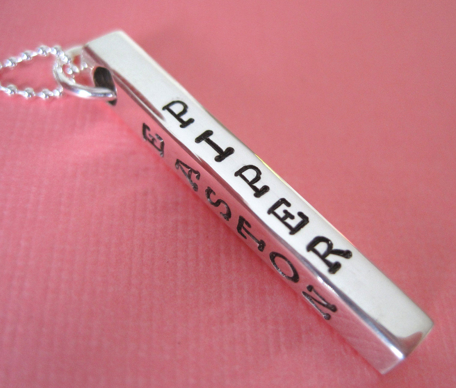 Personalisierte Handgestempelte Halskette aus Sterling Silber | Individueller Schmuck