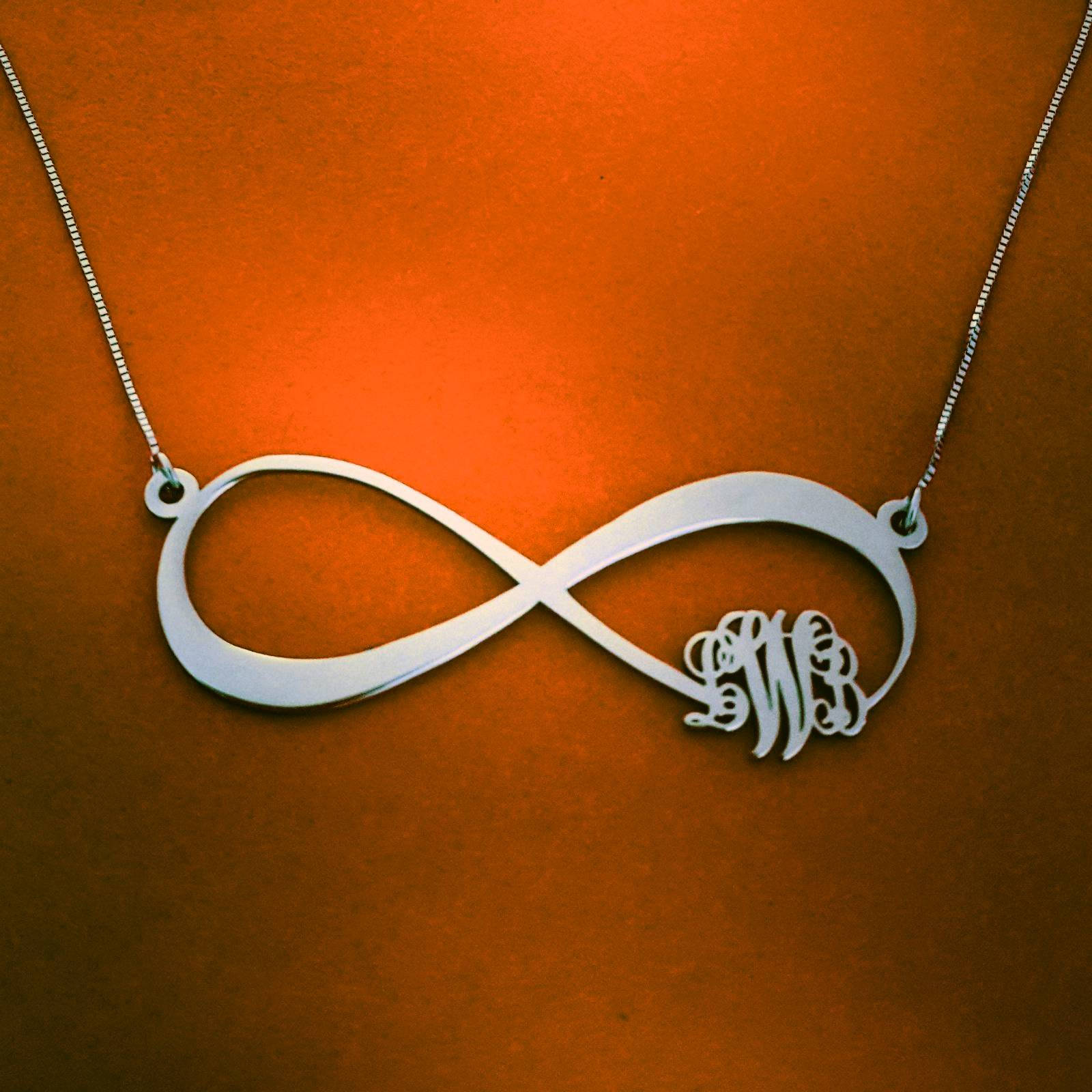 Personalisierte Infinity Monogramm Halskette mit Namen - Silber - MecklaceFamily - Muttertag Geschenk