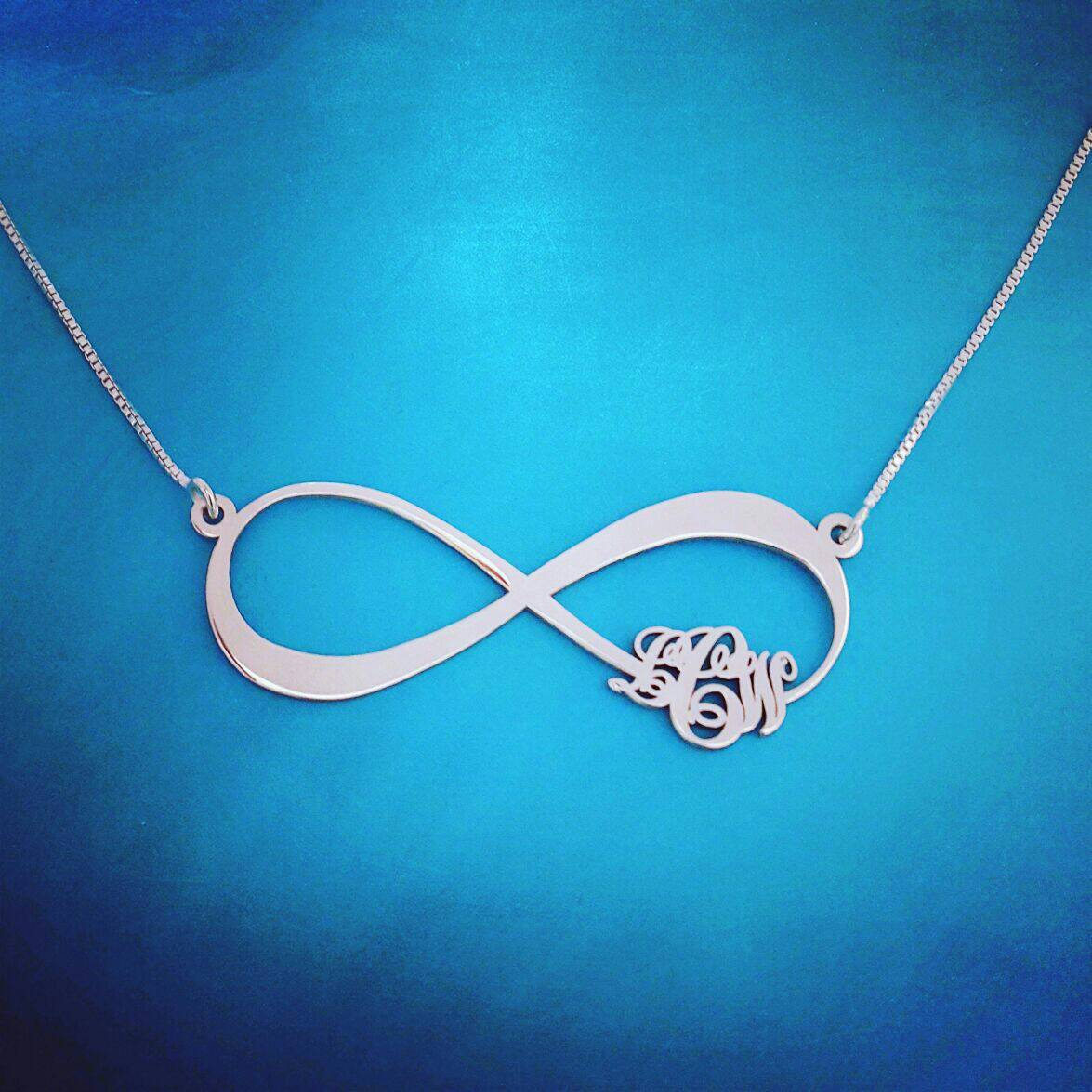 Personalisierte Infinity Monogramm Halskette mit Namen - Silber - MecklaceFamily - Muttertag Geschenk