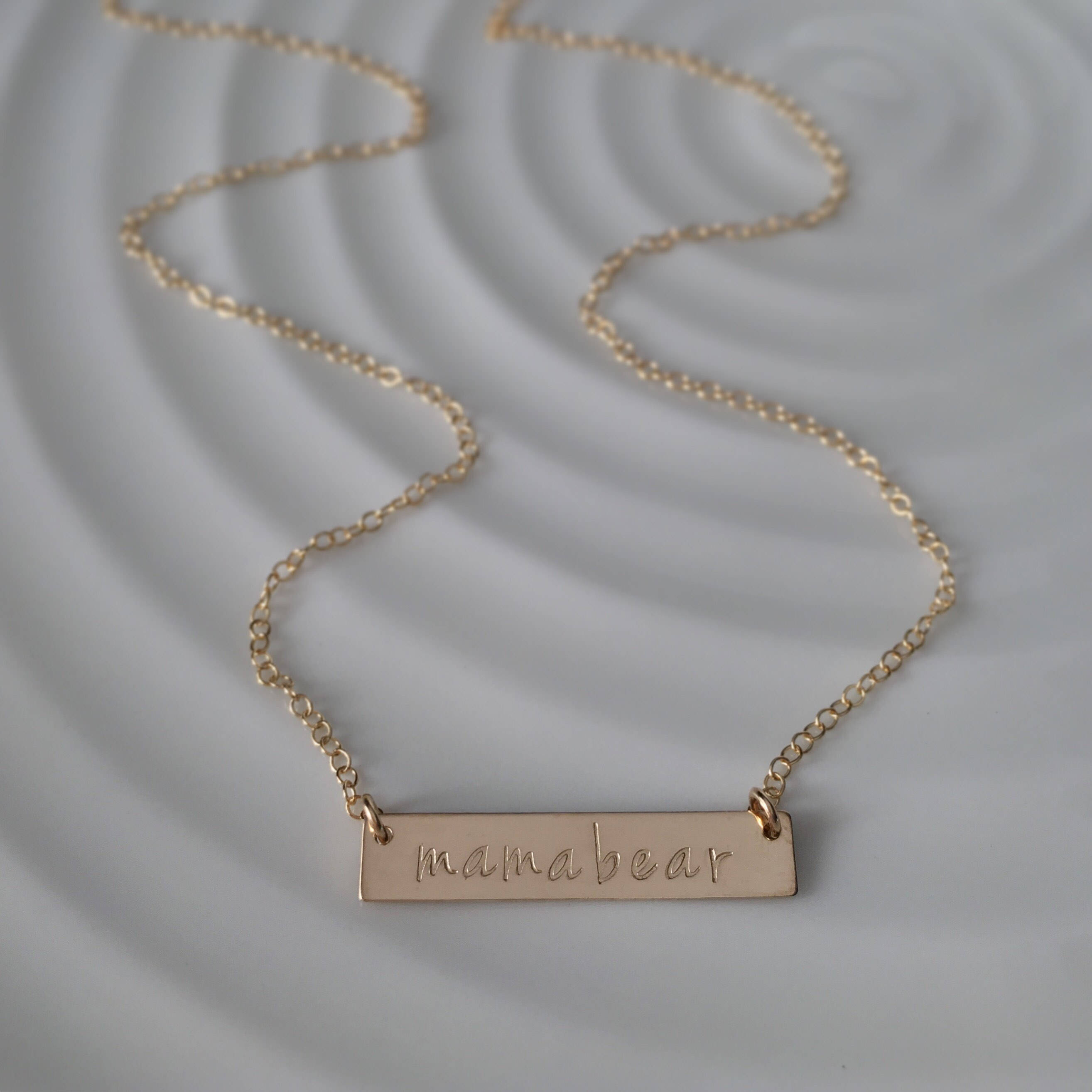 Mama Bar Halskette Gold - Handgestempelte Personalisierte Kette | Geschenk f&uuml;r M&uuml;tter