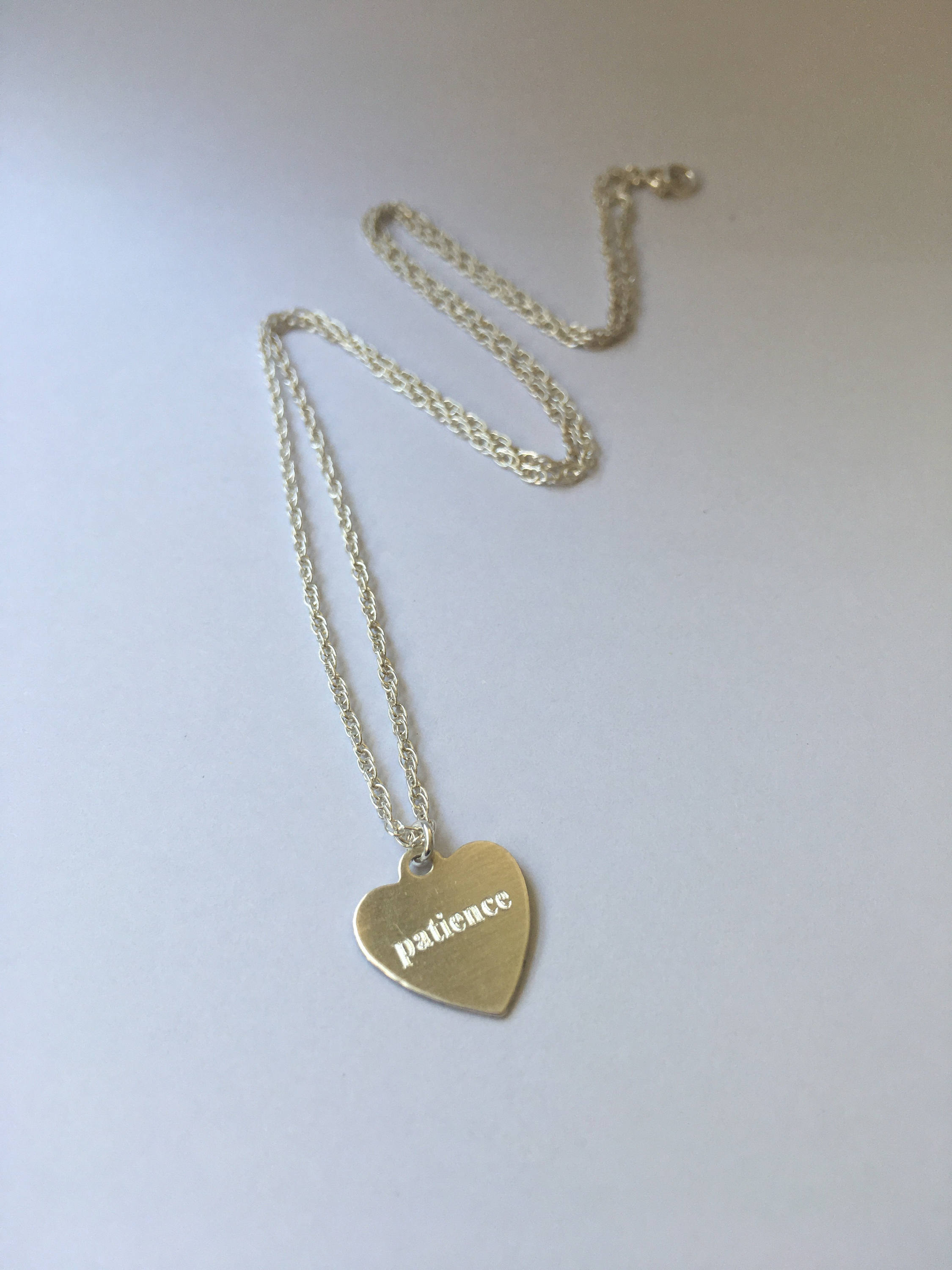 Personalisierte Herz Halskette | Mantra Kette mit Gravur | Geschenk f&uuml;r Sie