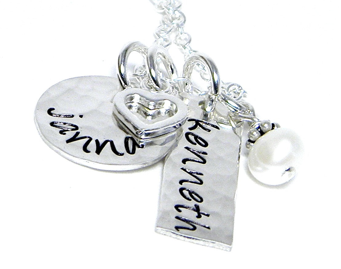 Personalisierte Halskette f&uuml;r Mama - Handgestempelte Kette | Muttertag Geschenk