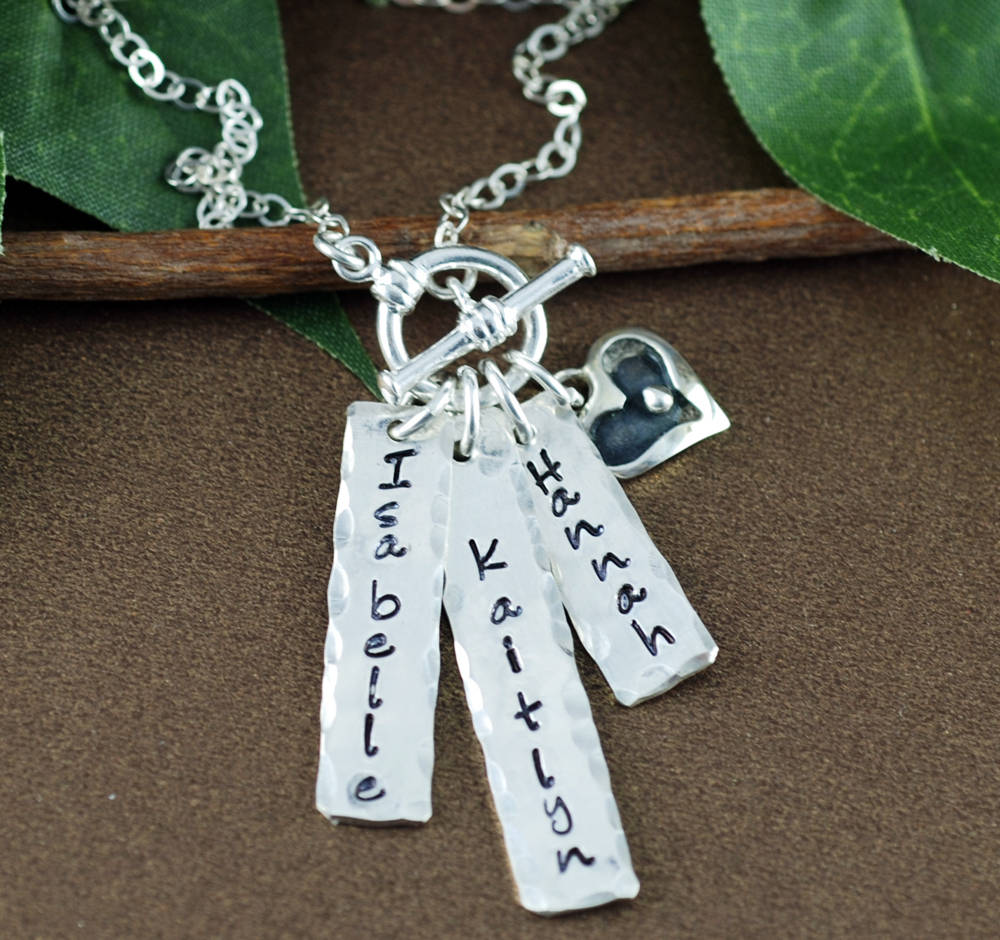 Personalisierte Mama Halskette mit Herz aus Silber - Handgestempelt - Geschenk f&uuml;r Mutter