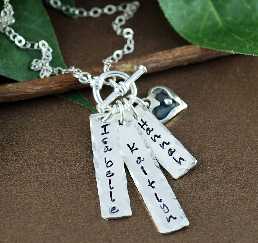 Personalisierte Mama Halskette mit Herz aus Silber - Handgestempelt - Geschenk f&uuml;r Mutter