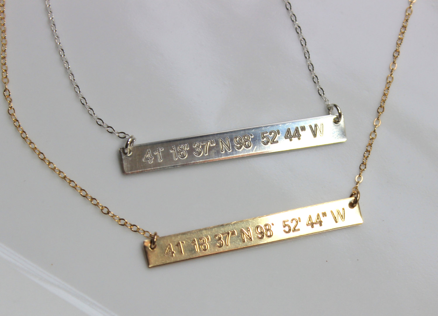 Personalisierte Goldbarren Halskette mit Gravur - Namenskette f&uuml;r M&uuml;tter und Kinder - Silber Namensschild Monogramm - Ber&uuml;hmtenart