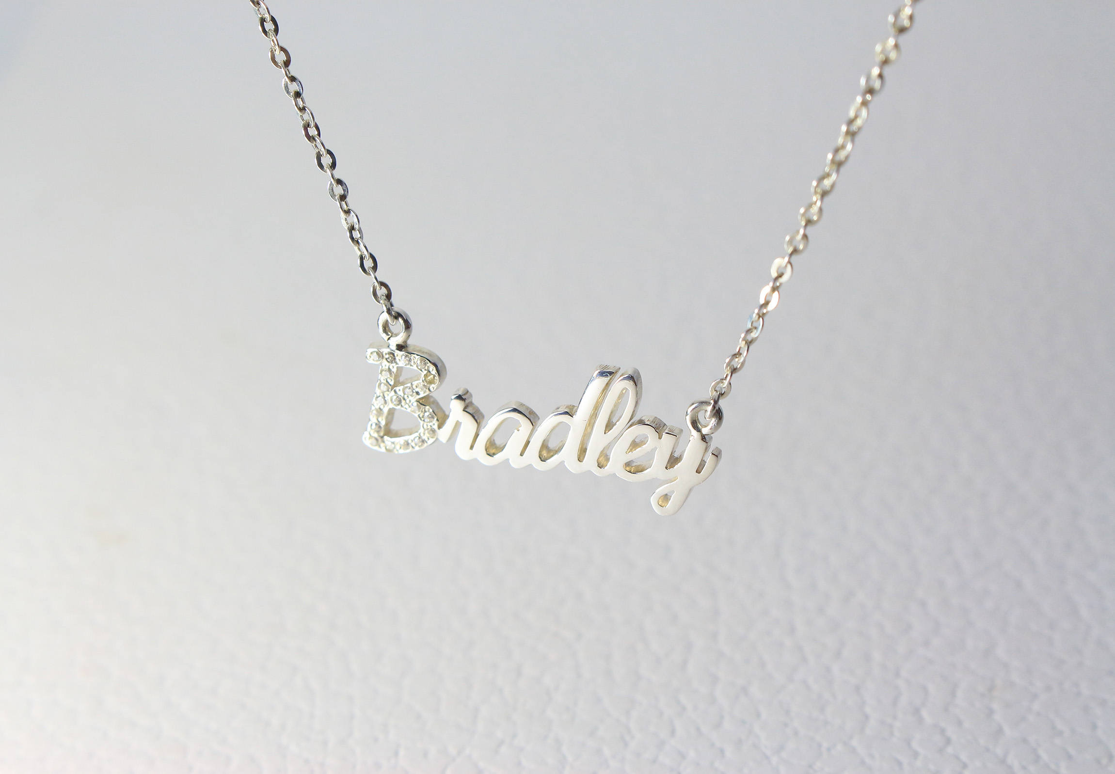 Personalisierte Namenskette aus Rose Gold - Personalisierter Schmuck f&uuml;r Damen - Halskette mit Namen - Personalisiertes Geschenk f&uuml;r Brautjungfern