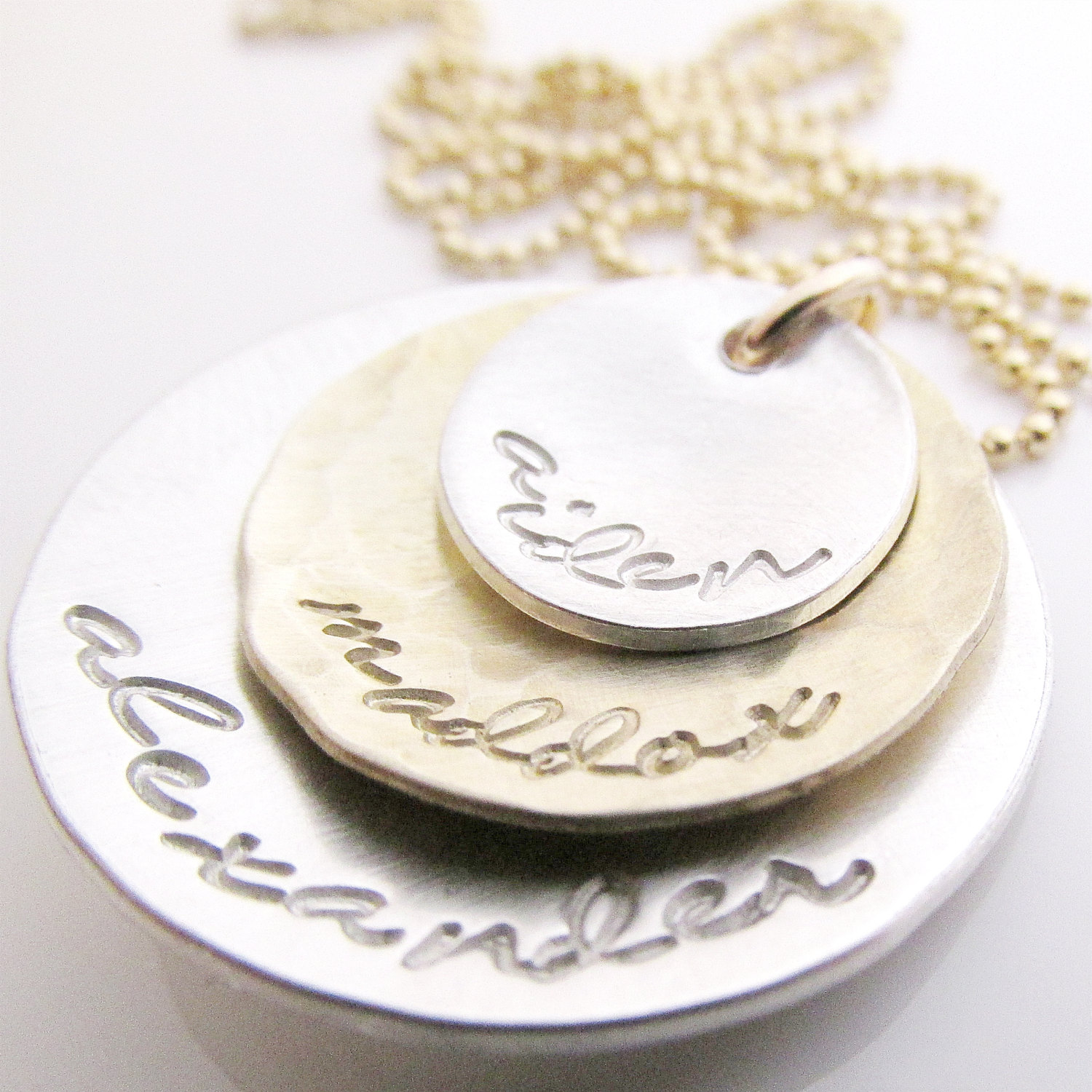 Personalisierte Halskette mit drei Namen in Gold und Silber - Handgestempelte Mutter Halskette - Namenskette - Name Schmuck