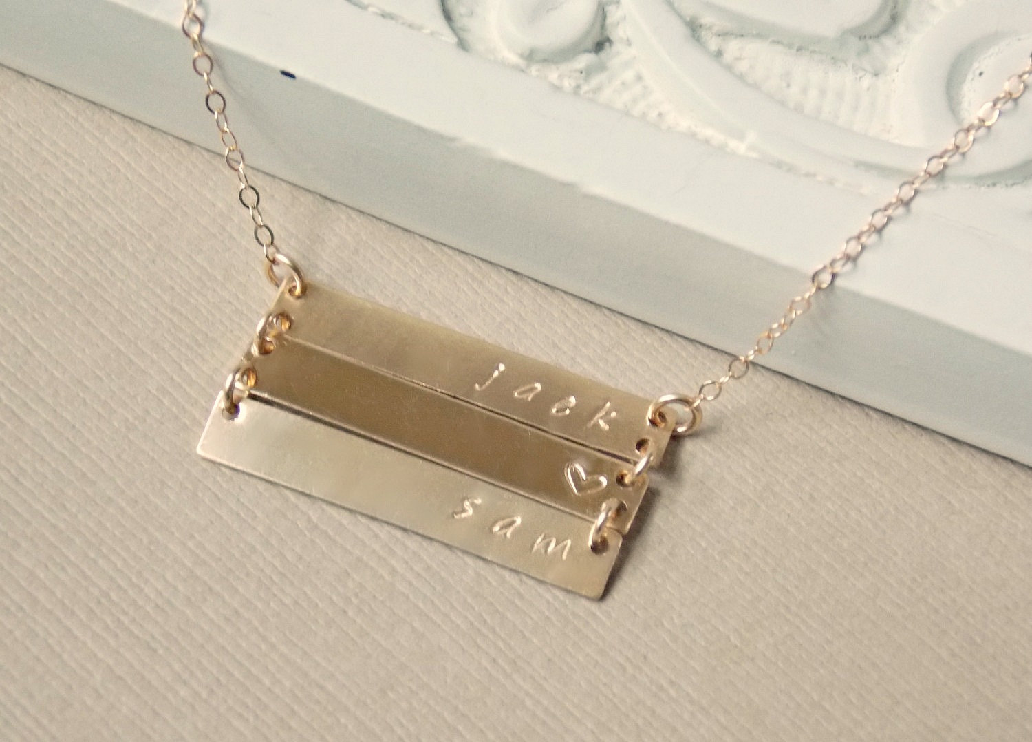 Personalisierte Stacked Bar Halskette Gold &amp; Silber | Familien Namenskette f&uuml;r M&uuml;tter &amp; Gro&szlig;m&uuml;tter